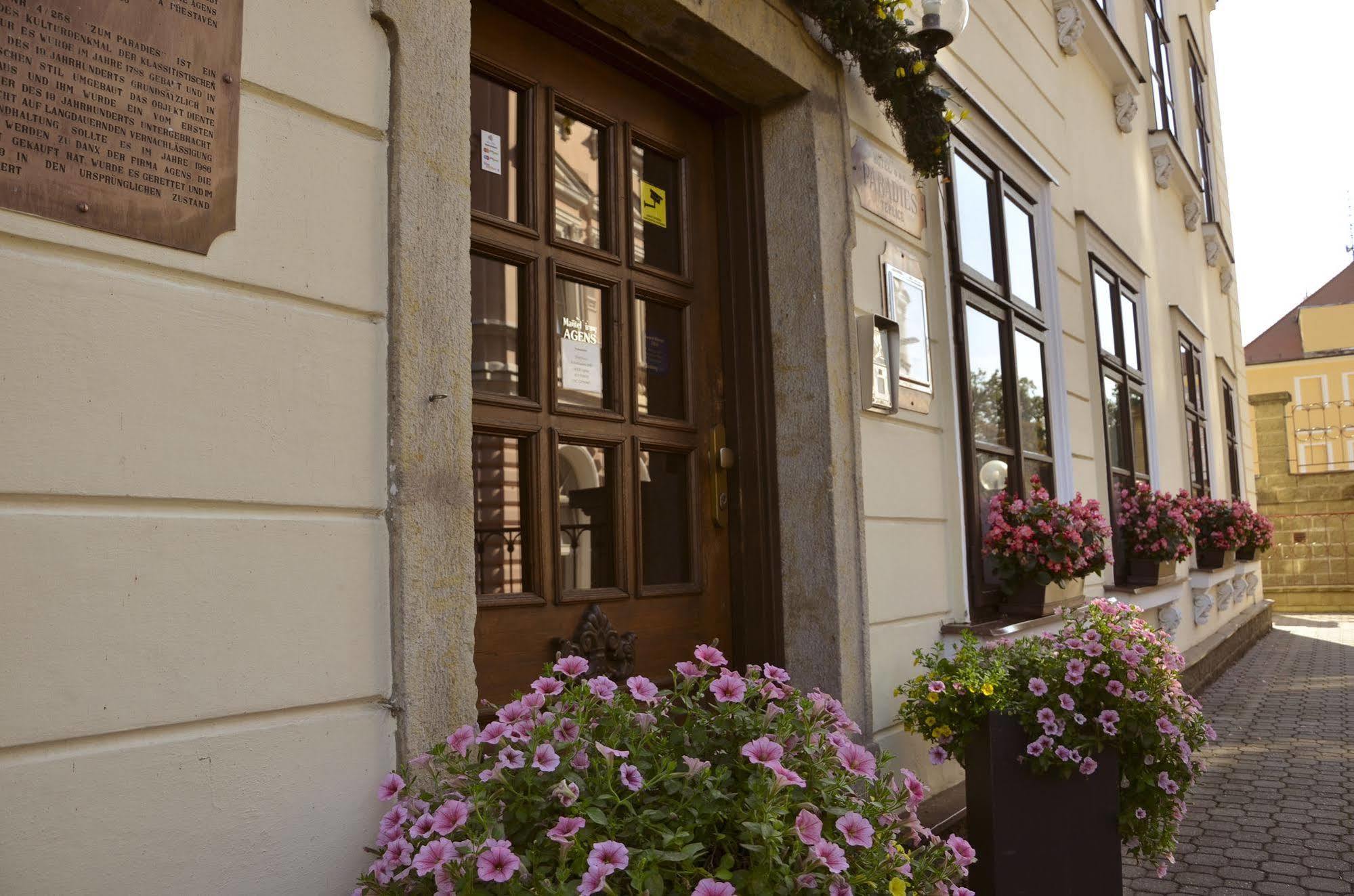 Paradies Hotel 3*